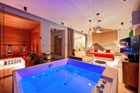 Bed, Hot Tub, Bedroom