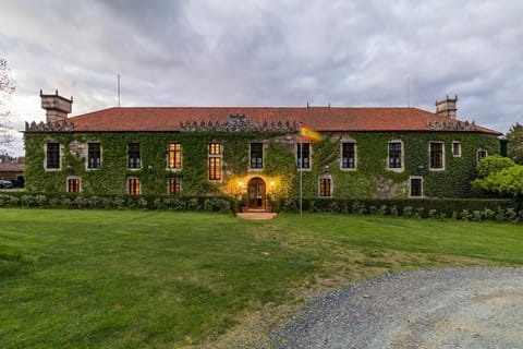 Property building, Natural landscape, Garden, Garden view