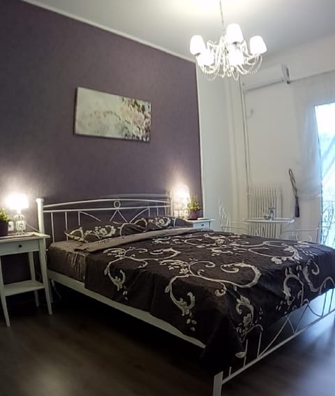 Bed, Photo of the whole room, Decorative detail, Decorative detail, On site