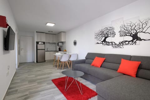 Communal lounge/ TV room, Kitchen or kitchenette, Living room, Dining area