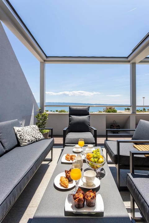 View (from property/room), Balcony/Terrace, Seating area, Sea view