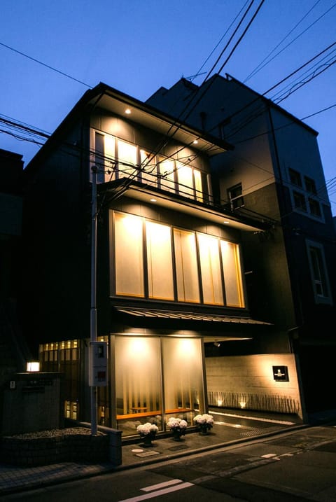 Facade/entrance, Text overlay