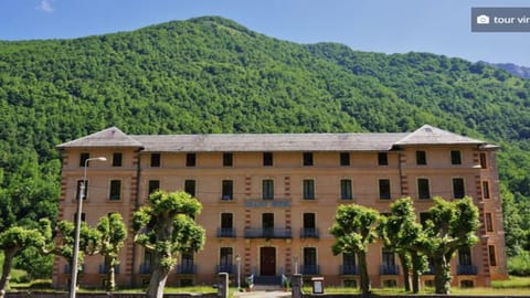 Facade/entrance, Spring