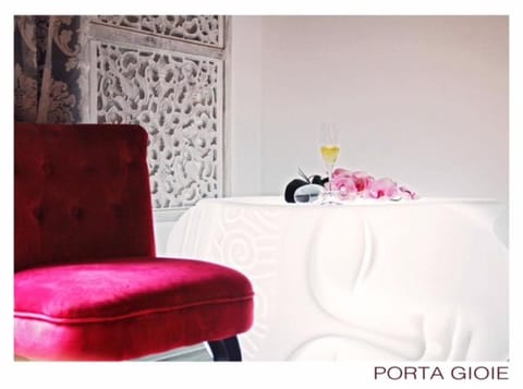 Photo of the whole room, Non alcoholic drinks