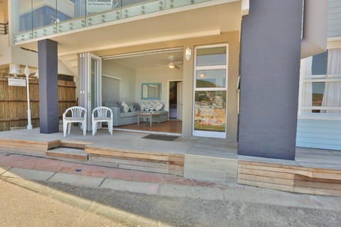 Patio, Facade/entrance