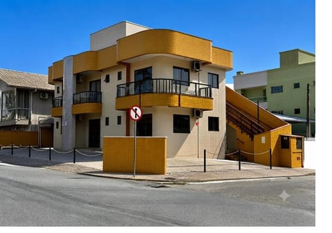Property building, Facade/entrance, View (from property/room), City view, Street view, Location, Parking