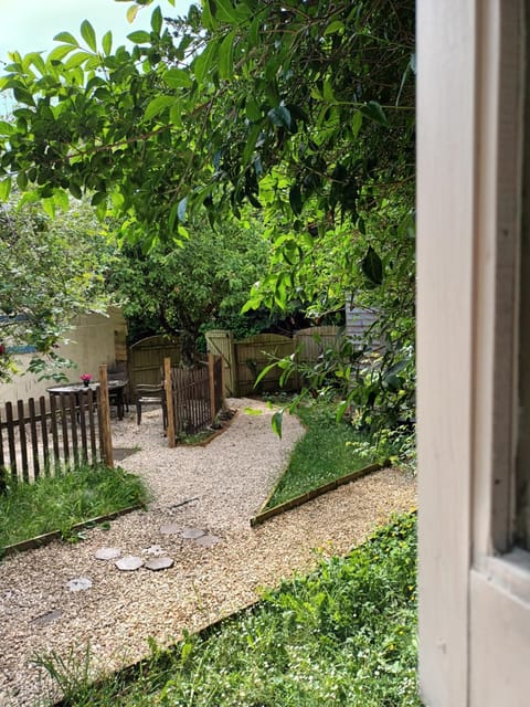 Cherryberry Lodges Bed and Breakfast in Abergavenny