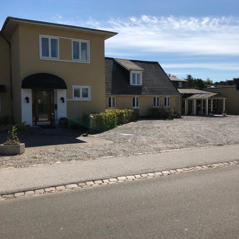Property building, Day, Street view