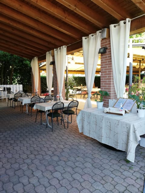 Patio, Restaurant/places to eat