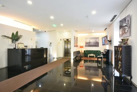 Communal lounge/ TV room, TV and multimedia, Living room, Seating area, Evening entertainment