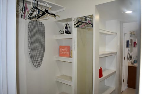 Cozy 2nd story Flat near downtown Apartment in Ohio