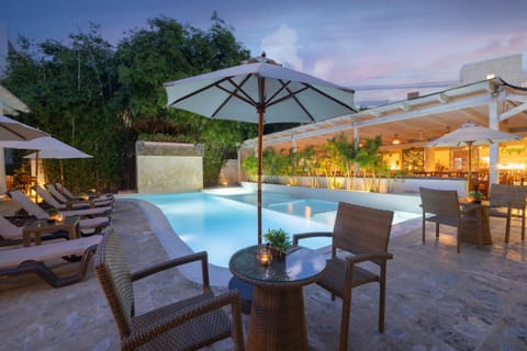 Swimming pool