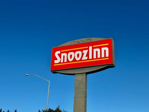 Property building, Day, Property logo or sign, Property logo or sign, Neighbourhood, Street view, Location