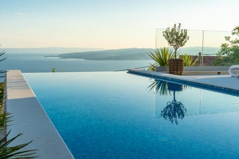 Sea view, Swimming pool