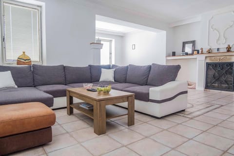 Living room, Photo of the whole room