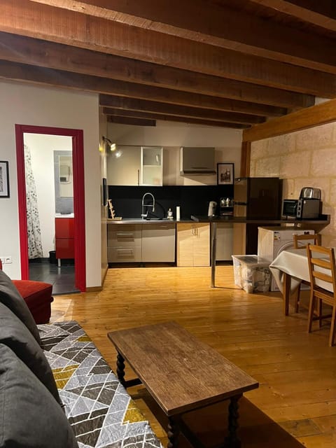 Living room, Seating area, Dining area, stove