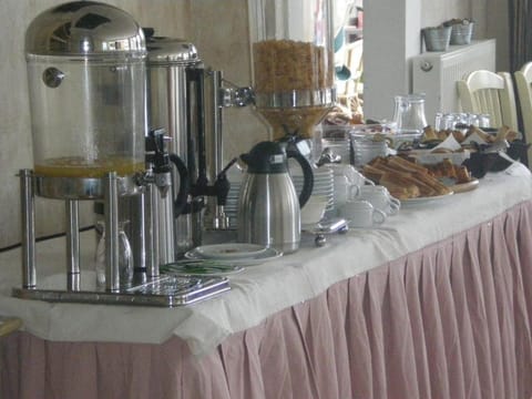 Coffee/tea facilities, Food and drinks, Food, Breakfast, Continental breakfast
