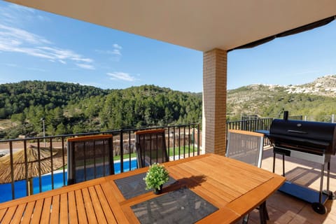 Balcony/Terrace, Mountain view