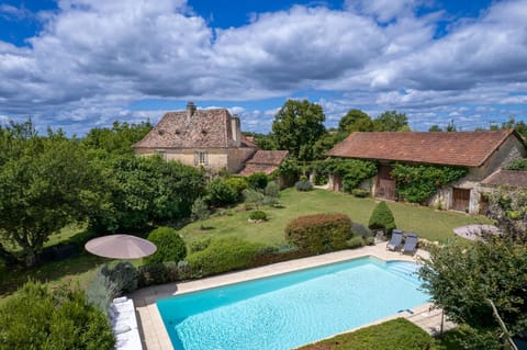 Property building, Day, Garden, Garden view, Pool view, Swimming pool, sunbed