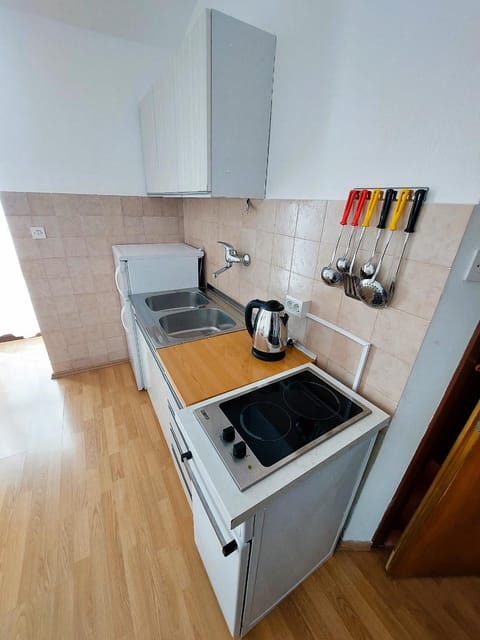 Coffee/tea facilities, Kitchen or kitchenette, pet friendly, stove