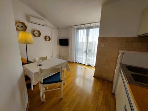 TV and multimedia, Kitchen or kitchenette, Dining area