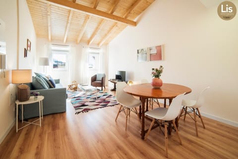 Living room, Decorative detail, Dining area