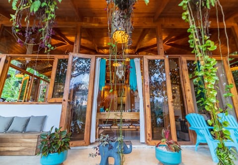 Patio, Facade/entrance
