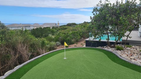 Golfers and holiday dreamhouse in Pinnacle Point Estate-Mossel Bay House in Western Cape