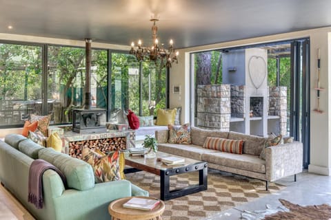 BBQ facilities, Balcony/Terrace, Living room, Seating area, Garden view, fireplace