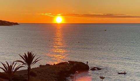 Property building, Natural landscape, Sea view, Sunrise