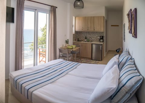 Kitchen or kitchenette, Photo of the whole room, Dining area, Bedroom, Sea view