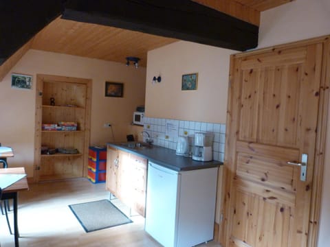 Kitchen or kitchenette, Living room, Seating area, Dining area, Communal kitchen