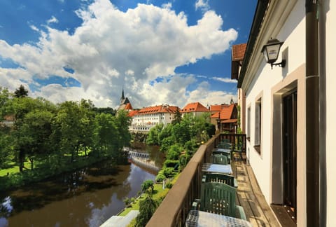 Property building, View (from property/room), Balcony/Terrace, River view