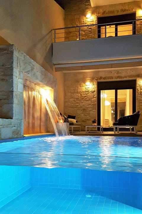 Patio, Swimming pool, Swimming pool