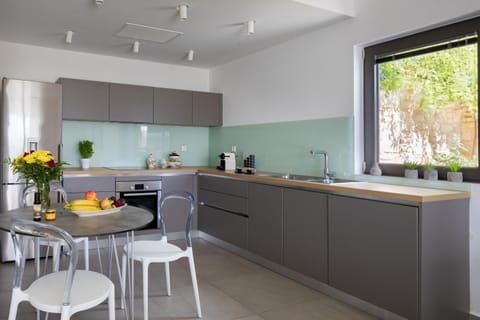 Kitchen or kitchenette, Dining area, Inner courtyard view