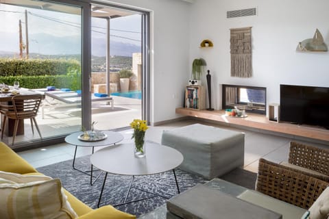 TV and multimedia, Living room, Seating area, Garden view, Mountain view, Pool view