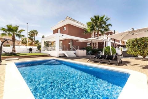 Property building, Patio, Garden, Garden view, Pool view, Swimming pool, sunbed