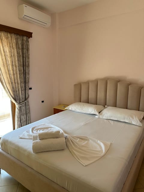 Bed, Bedroom, towels, air conditioner