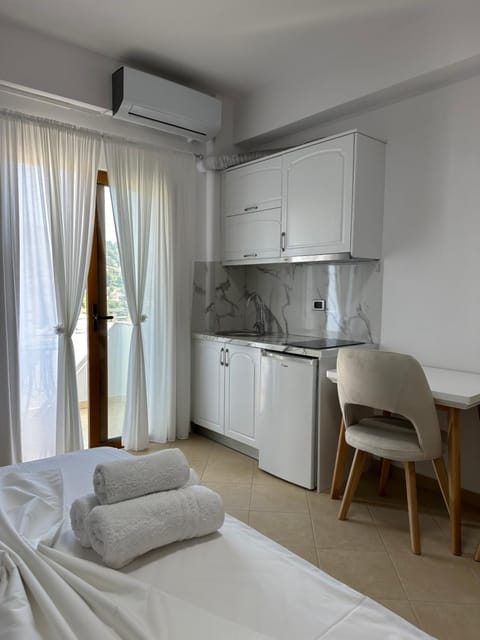 Bed, Kitchen or kitchenette, Bedroom, towels