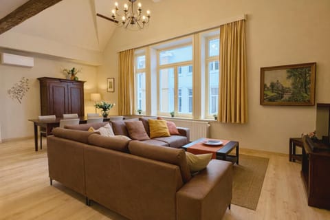 Seating area, air conditioner