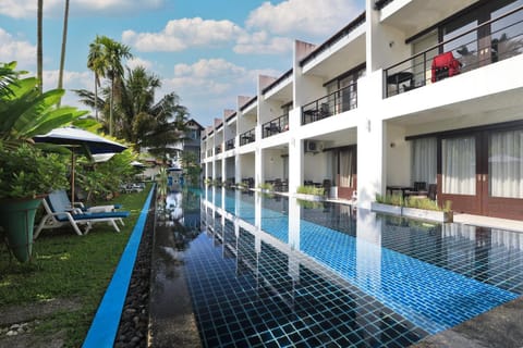 Property building, Balcony/Terrace, Swimming pool