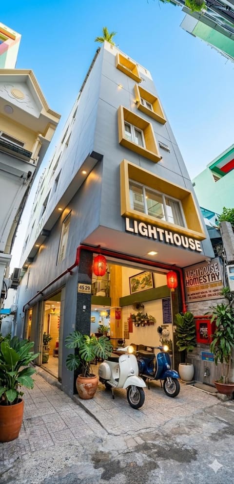Property building, Day, Neighbourhood, City view, Street view, Location, Parking
