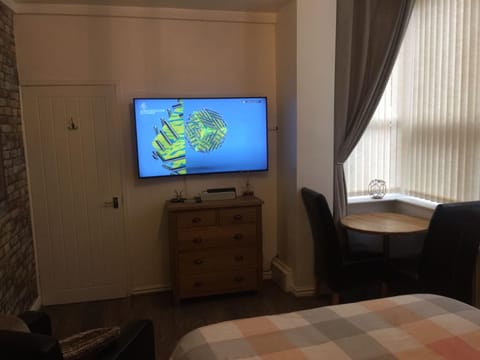 Bed, TV and multimedia, Living room, Seating area, Dining area