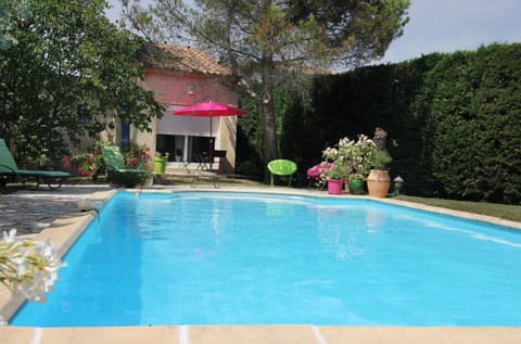 ENTRE AVIGNON et PONT DU GARD Bed and Breakfast in Rochefort-du-Gard