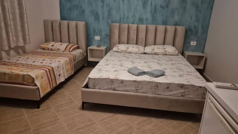 Bed, Photo of the whole room, towels