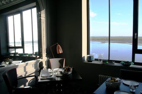 Restaurant/places to eat, View (from property/room)