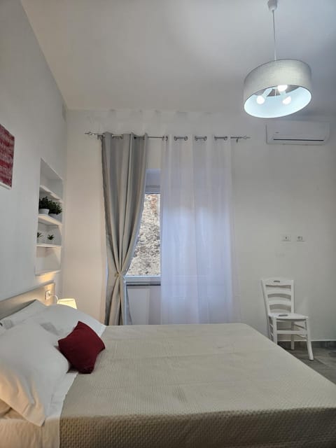 Bed, Photo of the whole room, Bedroom, air conditioner