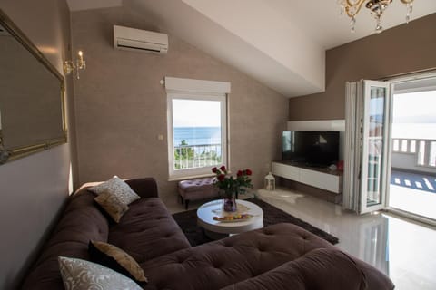 Living room, Sea view