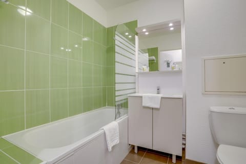 Toilet, Bathroom, Bath, towels