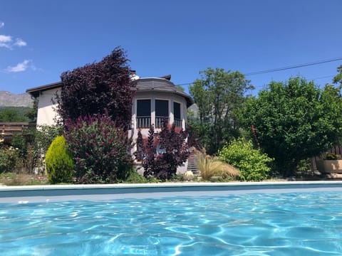 Property building, Garden, Swimming pool